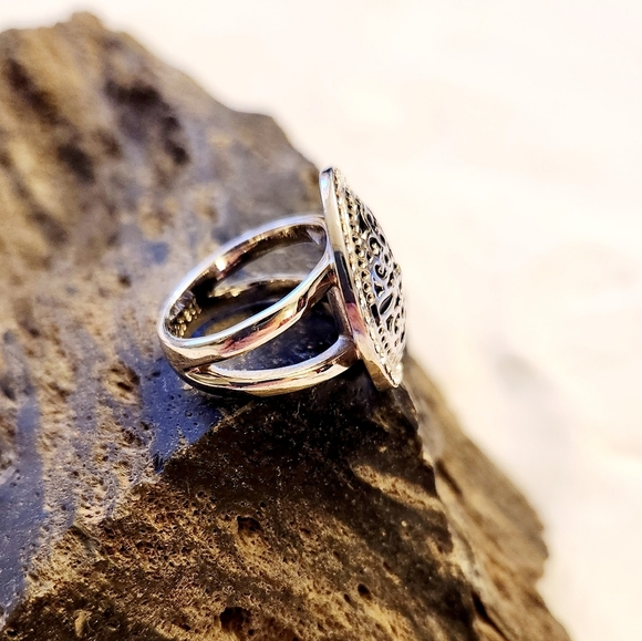 Lia Sophia "Antiquity" Ring with cut crystal - Picture 7 of 7